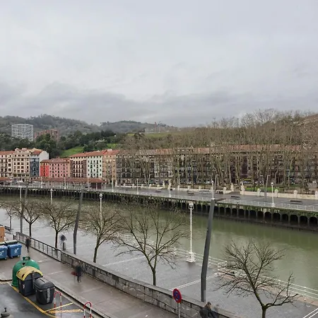 Piso Senorial Con Vistas A La Ria * ビルバオ